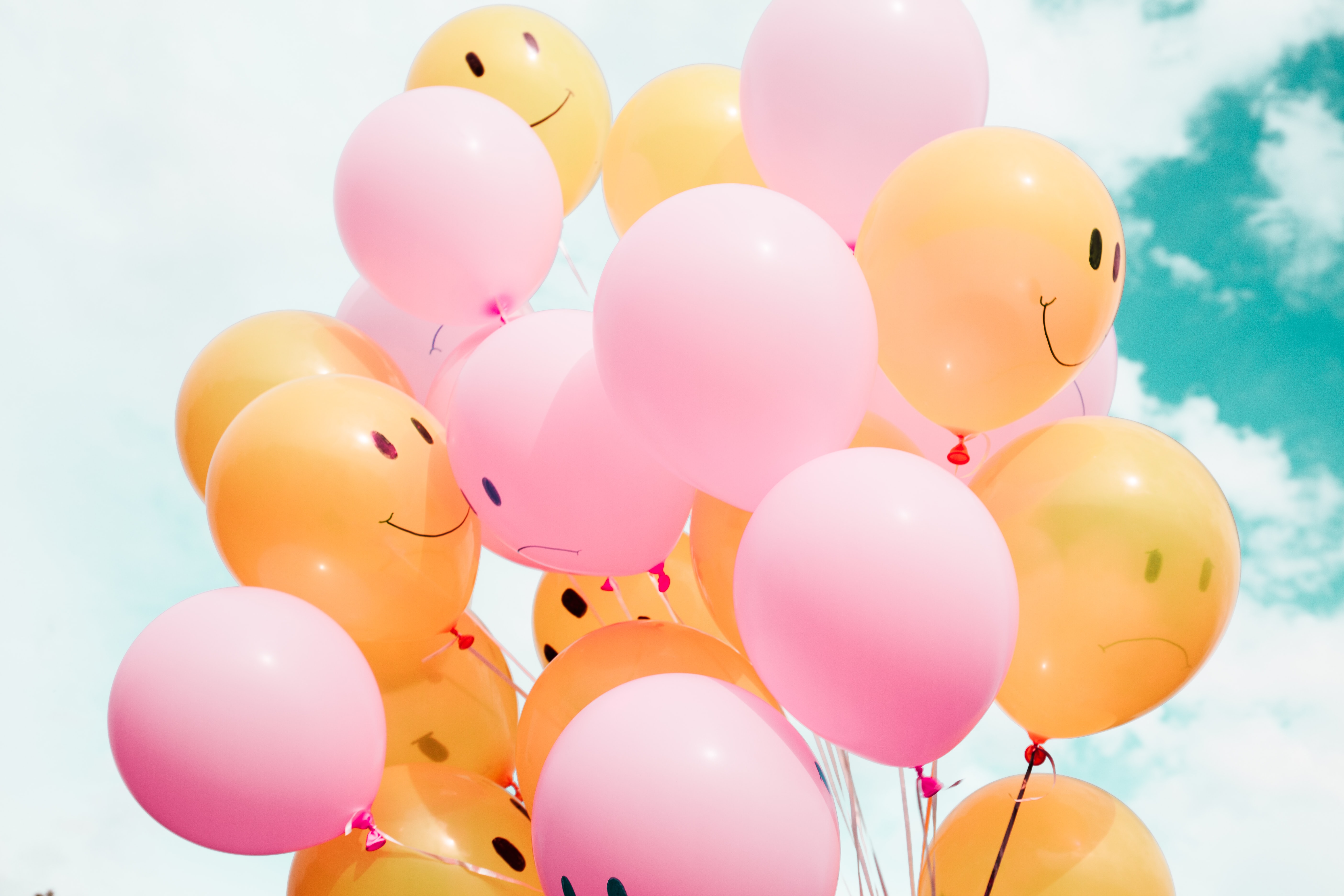 happy face balloons
